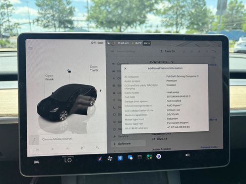 Used 2023 Tesla Model Y Long Range AWD/4WD image 29