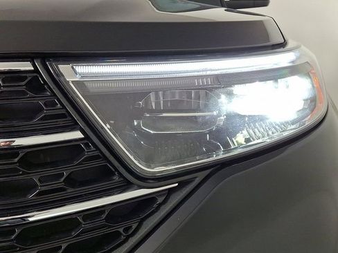 Used 2023 Ford Explorer XLT w/ Equipment Group 202A image 12