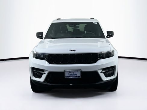 Used 2023 Jeep Grand Cherokee Altitude image 2