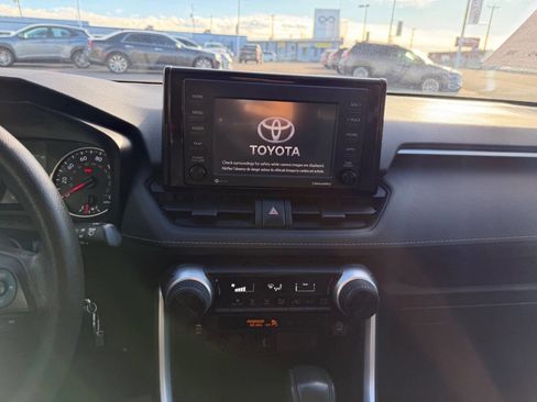 Used 2022 Toyota RAV4 LE image 12