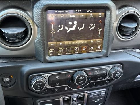 Used 2023 Jeep Gladiator Sport AWD/4WD image 25