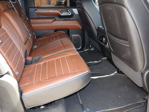 Used 2024 GMC Sierra 2500 Denali Ultimate AWD/4WD image 18