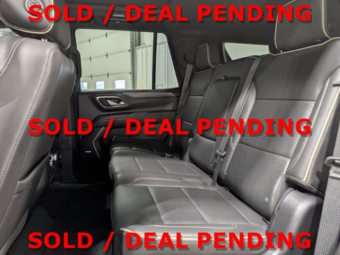Used 2022 GMC Yukon SLT w/ SLT Premium Package image 16