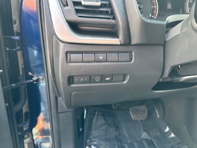 Used 2025 Nissan Rogue SV AWD/4WD image 11