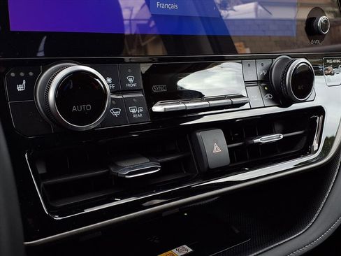 Certified 2025 Toyota Highlander XLE image 10