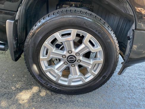 Used 2024 Nissan Titan SV w/ SV Convenience Package AWD/4WD image 12