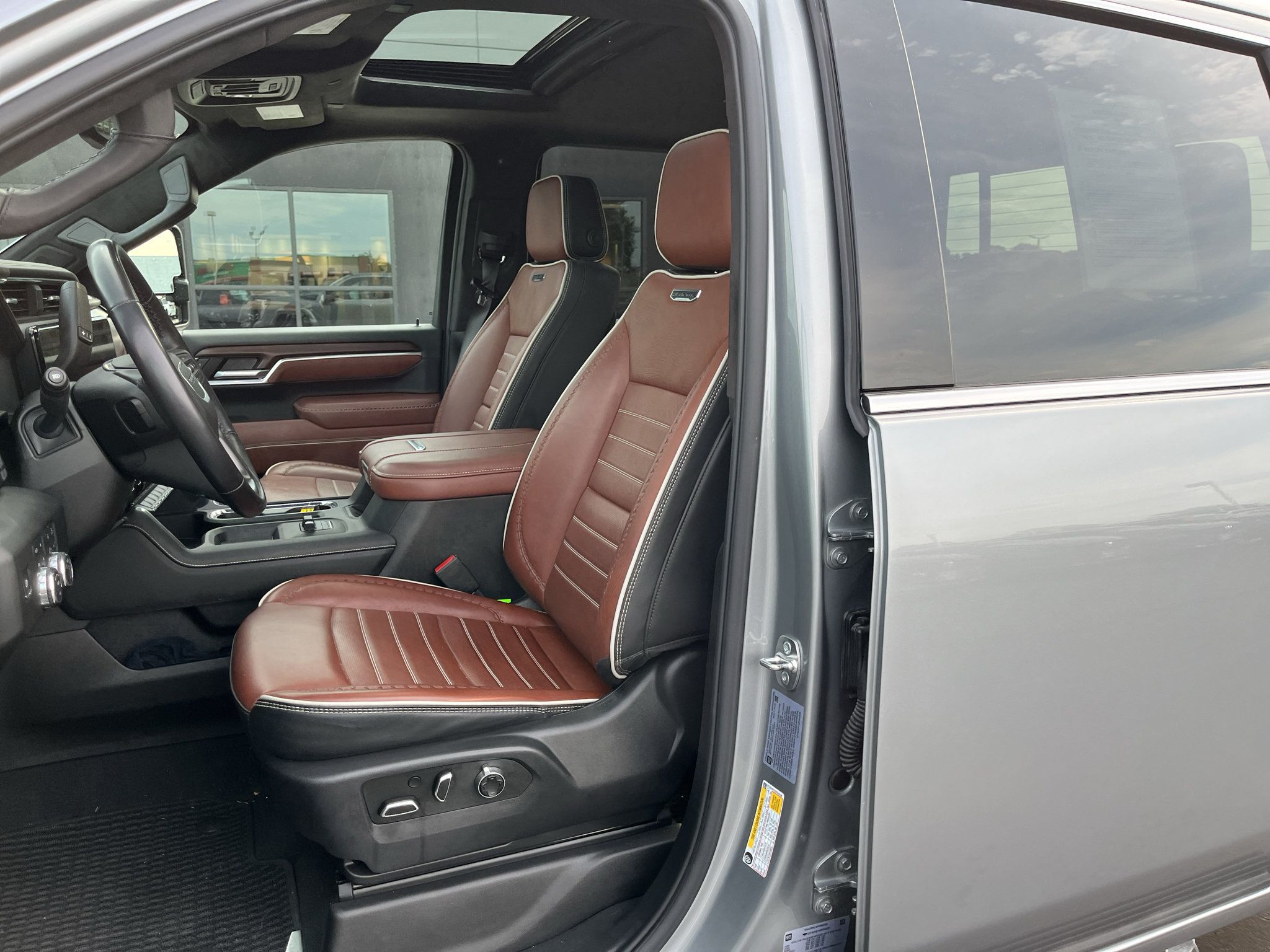 Used 2025 GMC Sierra 2500 Denali Ultimate AWD/4WD image 35