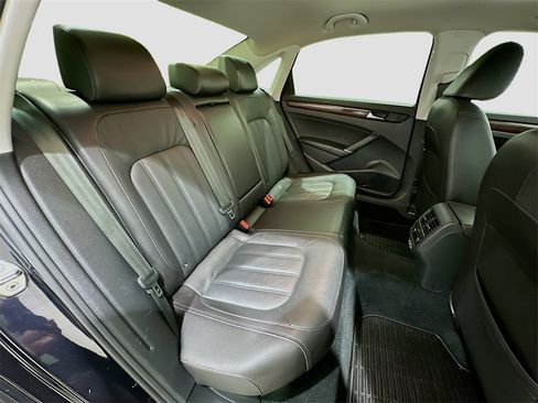 Used 2020 Volkswagen Passat 2.0T SEL image 29