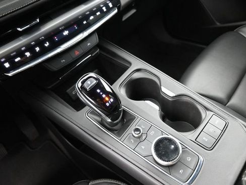 Used 2024 Cadillac XT4 Premium Luxury image 31