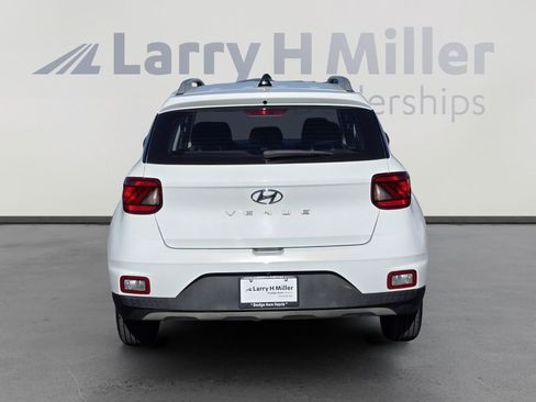 Used 2020 Hyundai Venue SEL w/ Convenience Package image 4