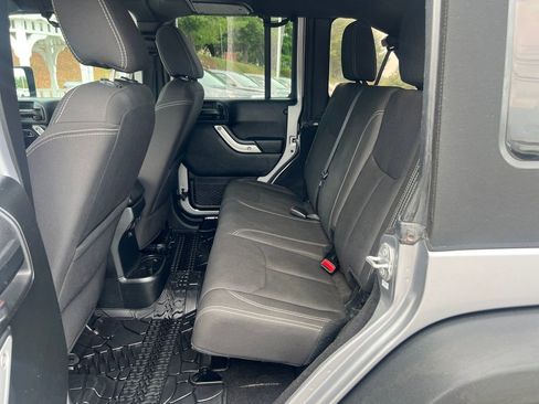 Used 2018 Jeep Wrangler Unlimited Rubicon w/ Cold Weather Group image 24