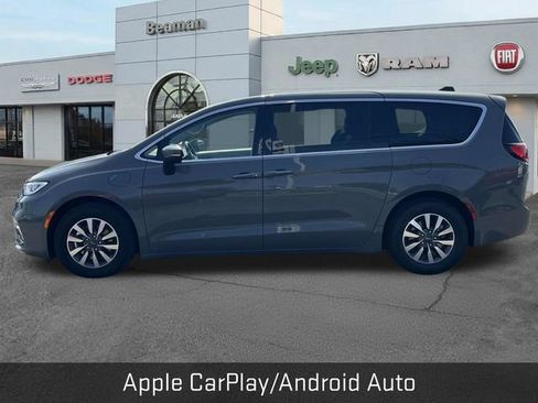 Used 2023 Chrysler Pacifica Touring-L FWD image 4
