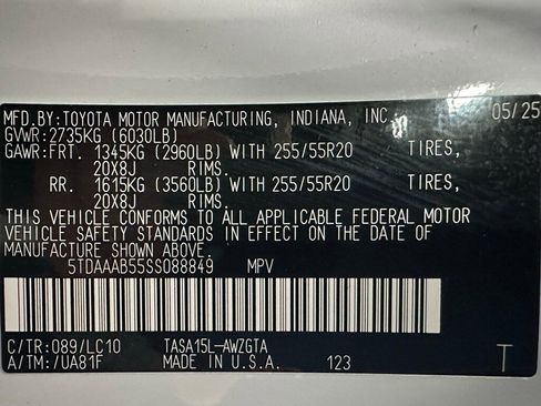 Used 2025 Toyota Grand Highlander Limited image 11