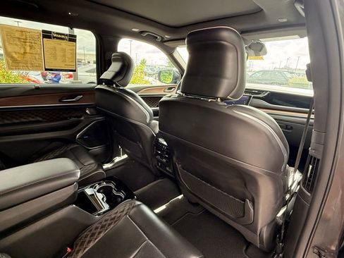 Used 2023 Jeep Grand Cherokee L Summit w/ Advanced Protech Group IV AWD/4WD image 39