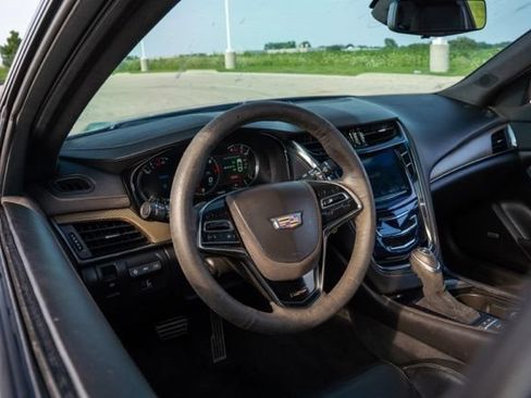 Used 2019 Cadillac CTS V w/ Luxury Package RWD image 12