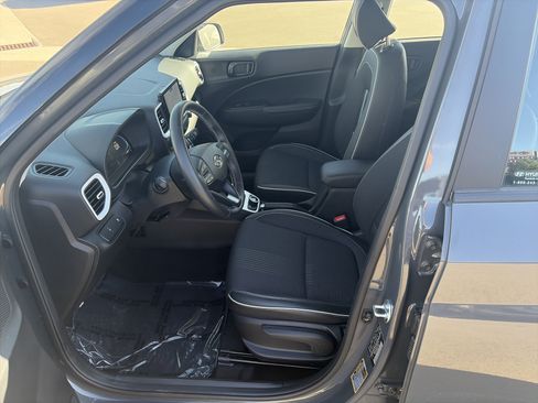 Certified 2025 Hyundai Venue Limited FWD image 29