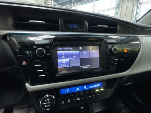 Used 2016 Toyota Corolla LE FWD image 16