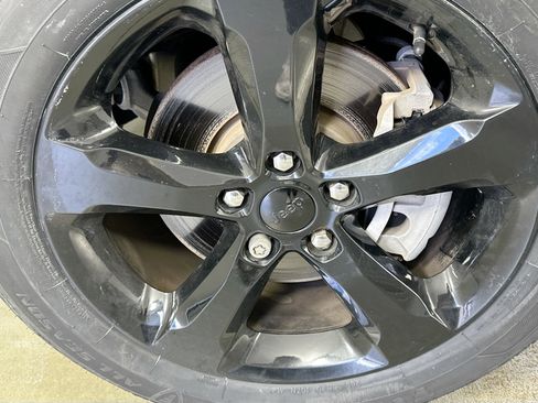 Used 2023 Jeep Grand Cherokee L Laredo image 31