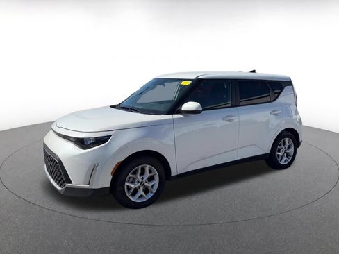 Used 2025 Kia Soul LX w/ LX Technology Package FWD image 7