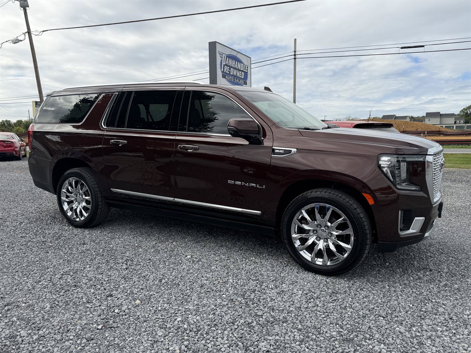 Used 2022 GMC Yukon XL Denali w/ Advanced Technology Package AWD/4WD image 2