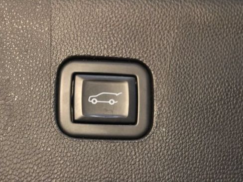 Used 2022 Buick Enclave Avenir w/ Avenir Technology Package AWD/4WD image 19