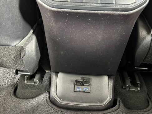 Used 2022 Toyota Highlander XLE FWD image 18