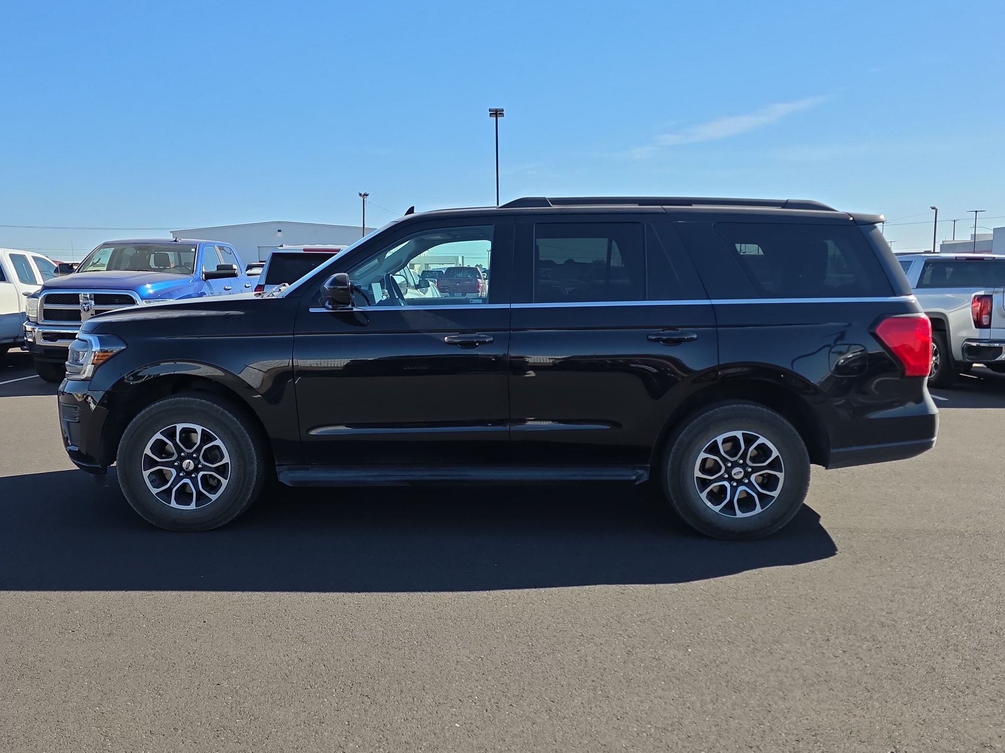 Used 2024 Ford Expedition XLT AWD/4WD image 4