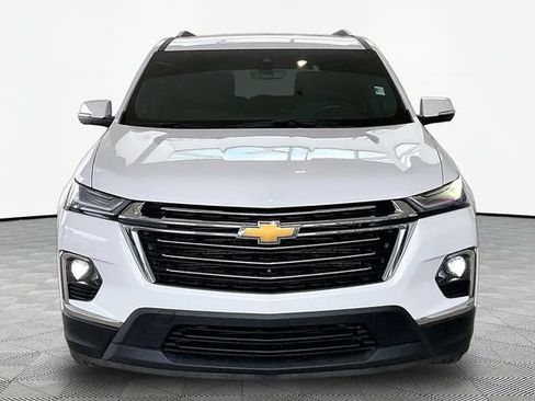 Used 2023 Chevrolet Traverse LT FWD image 2