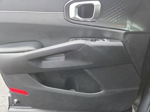 Used 2024 Kia Sorento LX image 30