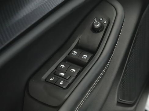 New 2025 Jeep Grand Cherokee Altitude image 6