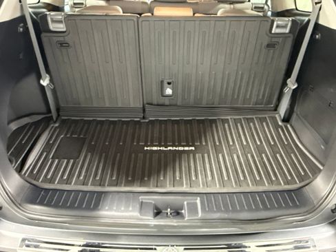 Used 2020 Toyota Highlander L AWD/4WD image 40