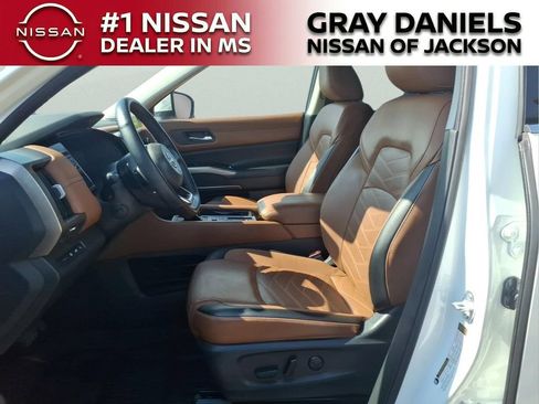 Certified 2024 Nissan Pathfinder Platinum w/ Cargo Package FWD image 24