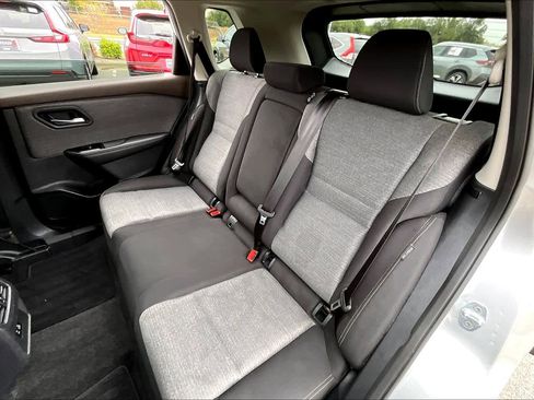 Used 2022 Nissan Rogue SV image 18