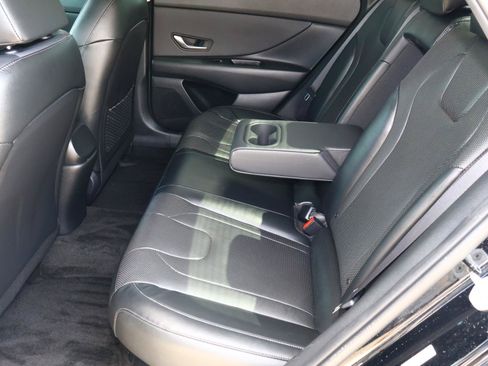 Used 2023 Hyundai Elantra Limited FWD image 19