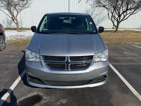 Used 2018 Dodge Grand Caravan SE w/ UConnect Hands-Free Group image 8