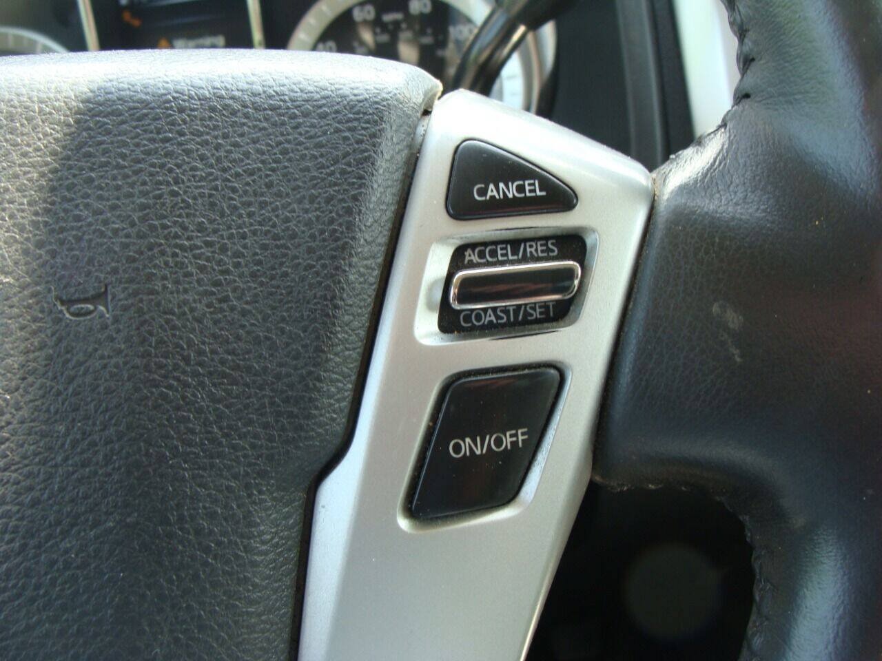 Used 2018 Nissan Titan SV w/ SV Convenience Package AWD/4WD image 10