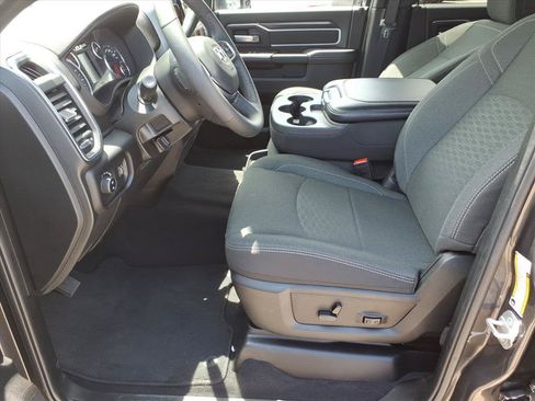 Used 2025 RAM 2500 Big Horn AWD/4WD image 12