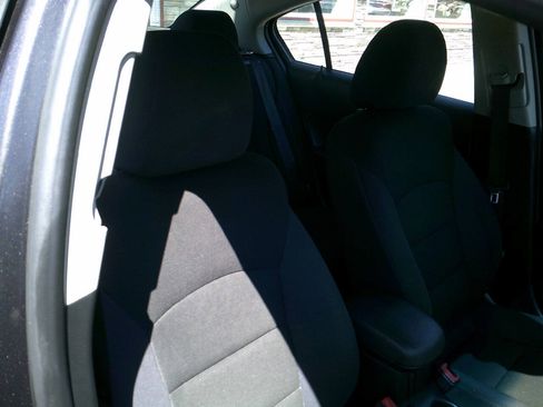 Used 2015 Chevrolet Cruze LT FWD image 9