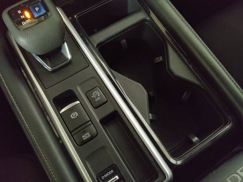 Used 2022 Nissan Pathfinder SV FWD image 26
