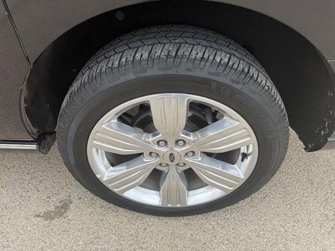 Used 2023 Ford Expedition Max Platinum RWD image 5