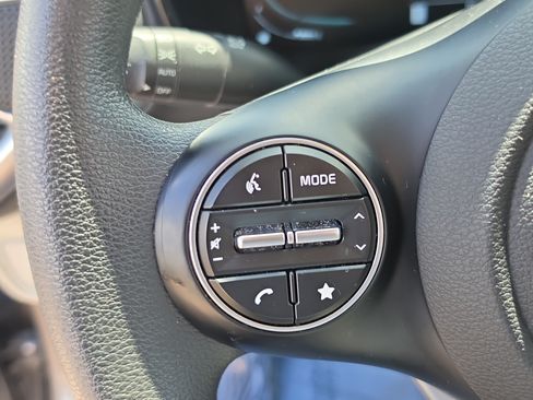 Certified 2024 Kia Soul LX FWD image 27