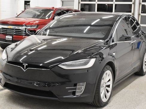 Used 2017 Tesla Model X image 9