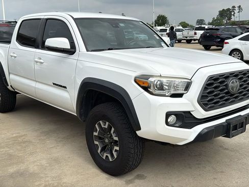 Used 2020 Toyota Tacoma TRD Off-Road AWD/4WD image 2