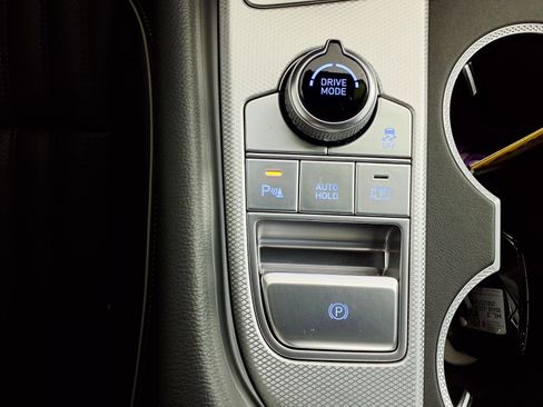 Certified 2026 Genesis G70 2.5T Prestige image 22