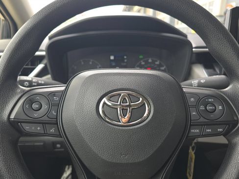 Used 2025 Toyota Corolla LE FWD image 18
