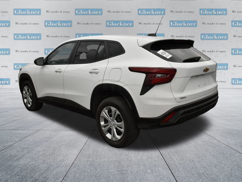Used 2025 Chevrolet Trax LS image 7