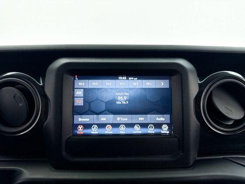 Used 2022 Jeep Wrangler Unlimited Sport AWD/4WD image 4