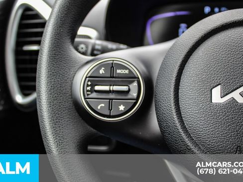 Used 2025 Kia Soul LX w/ LX Technology Package FWD image 25