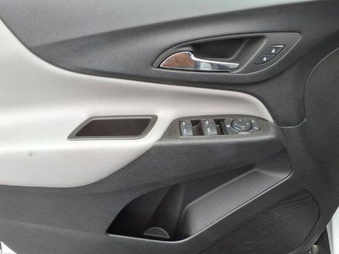 Used 2023 Chevrolet Equinox LT AWD/4WD image 18