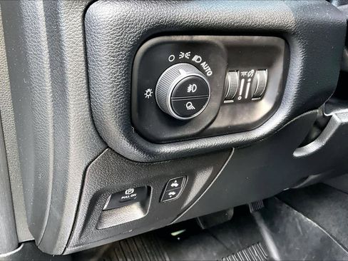 Used 2022 RAM 1500 Laramie AWD/4WD image 32
